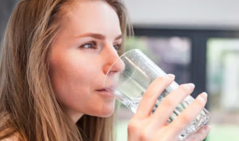 Teeth Whitening Options Explained: Home Remedies vs Clinic Treatments